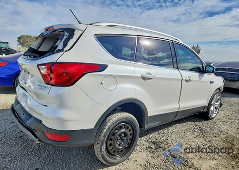 2019 Ford Escape Titanium z USA, uszkodzony, nr VIN 1FMCU0J99KUA26652
